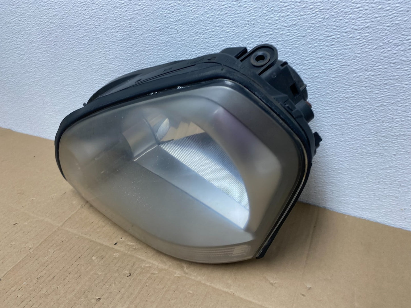 2005 to 2008 Hyundai Tucson Left Driver LH Side Headlight TYC AB8107 DW1