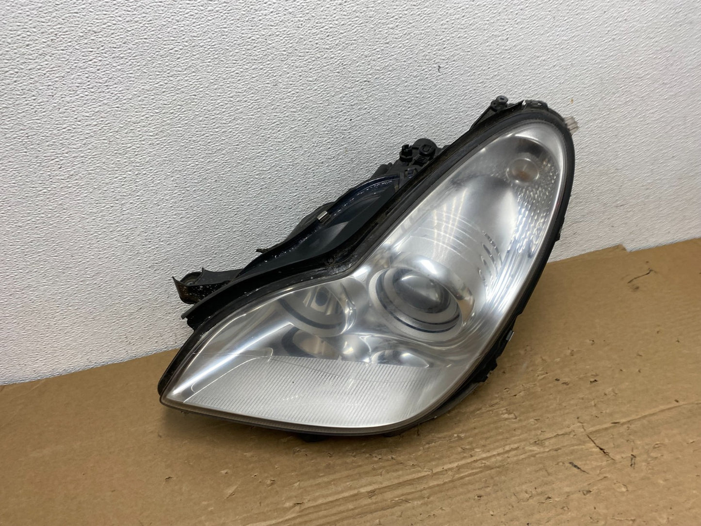2006 - 2011 Mercedes W219 CLS500 Left Driver LH Xenon Headlight AD4085 DW2