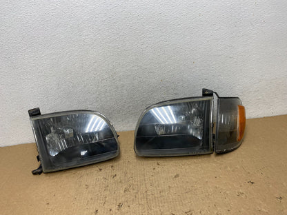 2000 - 2004 Toyota Tundra Left+Right Side Halogen Headlights AF8196 DW0
