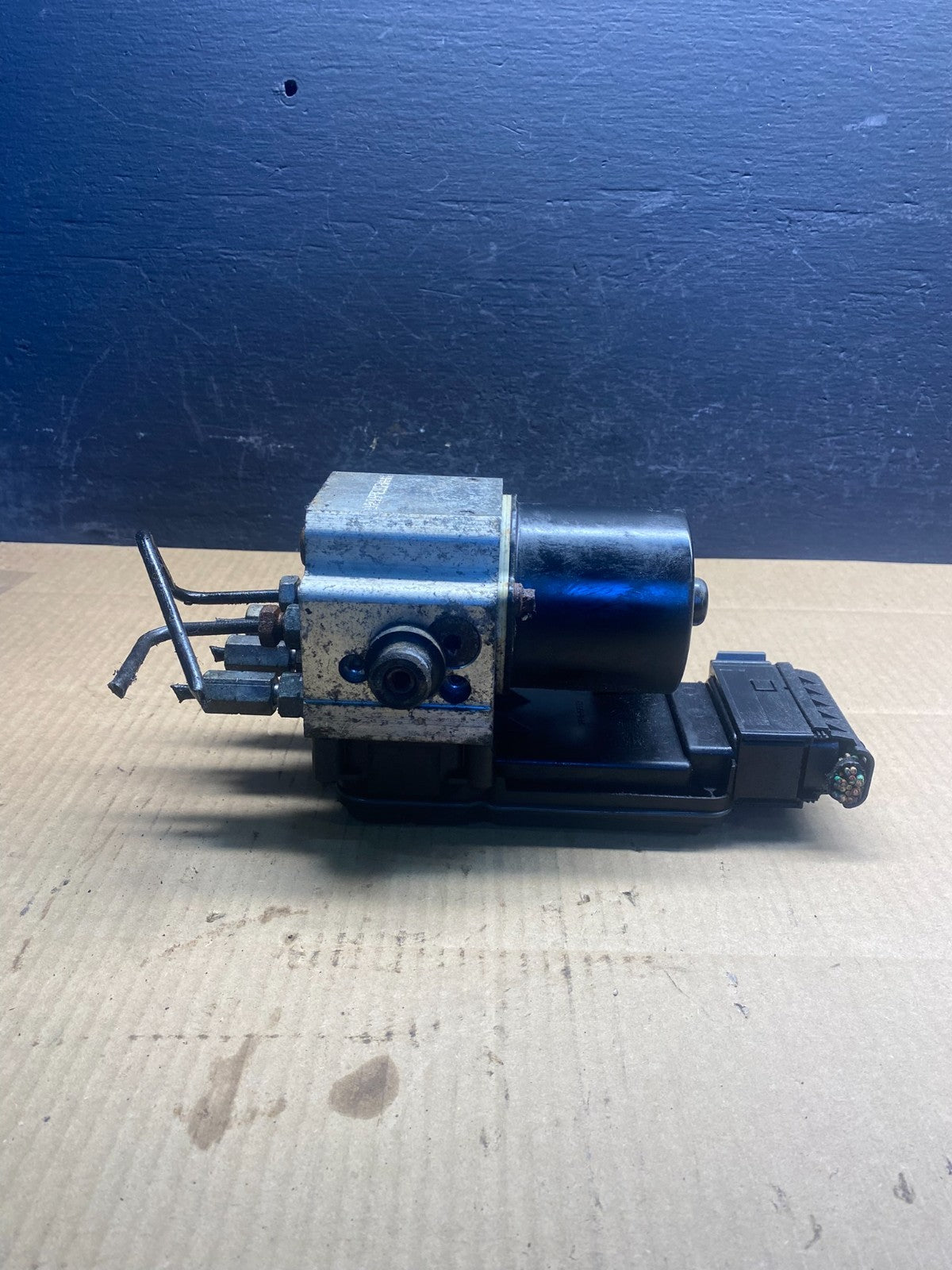 2004 2007 Ford E250 E350 Econoline Anti-Lock ABS Antilock Brake Pump AD0468 DW4