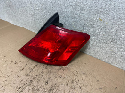 2014 to 2018 Ford Taurus Interceptor Right Passenger RH Tail Light Y0858 DW1