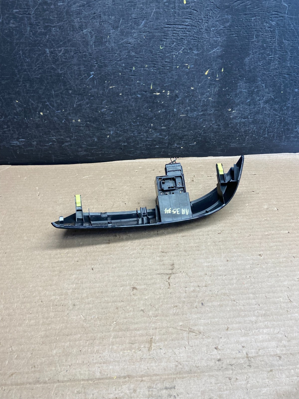 2004 to 2010 Toyota Sienna Left Side Climate Switches Bezel Trim AH3534 DG3