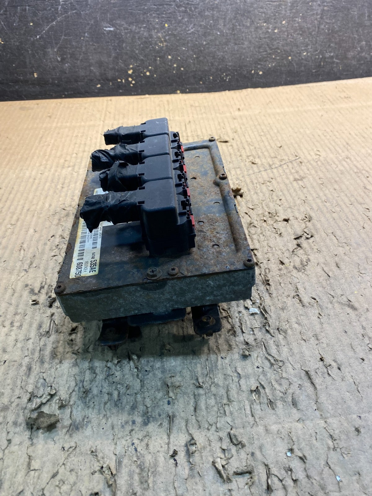 2005 Dodge Caravan Town & Country 3.3L Engine Computer P04748535AE Y1183 DG2