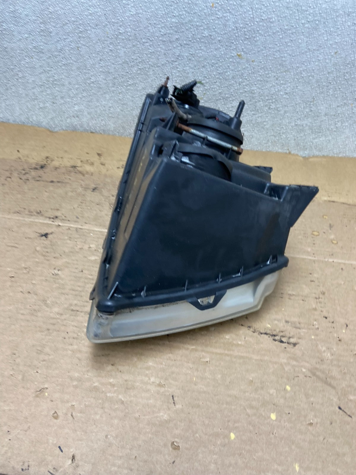 2003 - 2006 Ford Expedition Left Driver LH Side Headlight Halogen Oem AB5343 DW6
