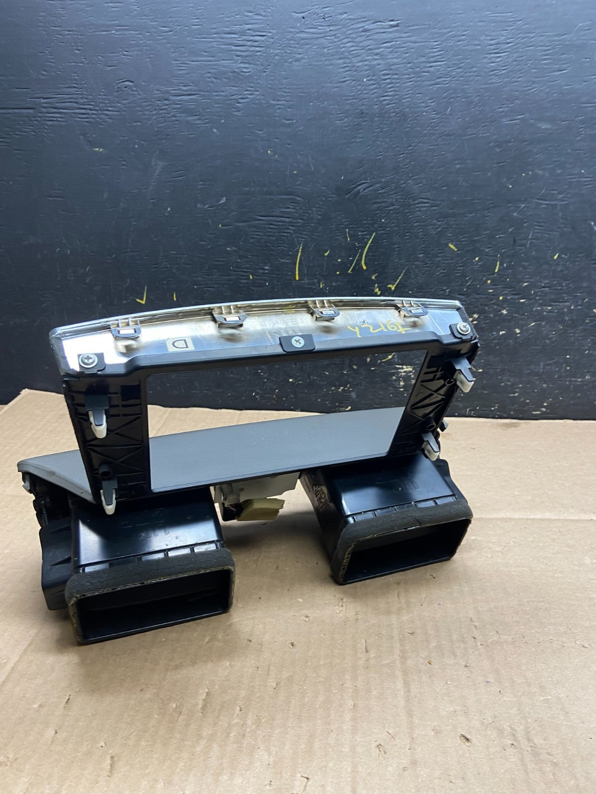 2011 2012 2013  Infiniti M37 Center Dash Radio Bezel W/ Vents Clock Y2167 DG3