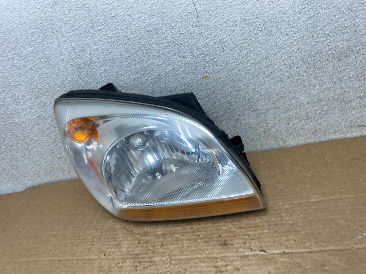 2005 to 2006 Kia Sportage Right Passenger RH Halogen Headlight Z2864 DW1