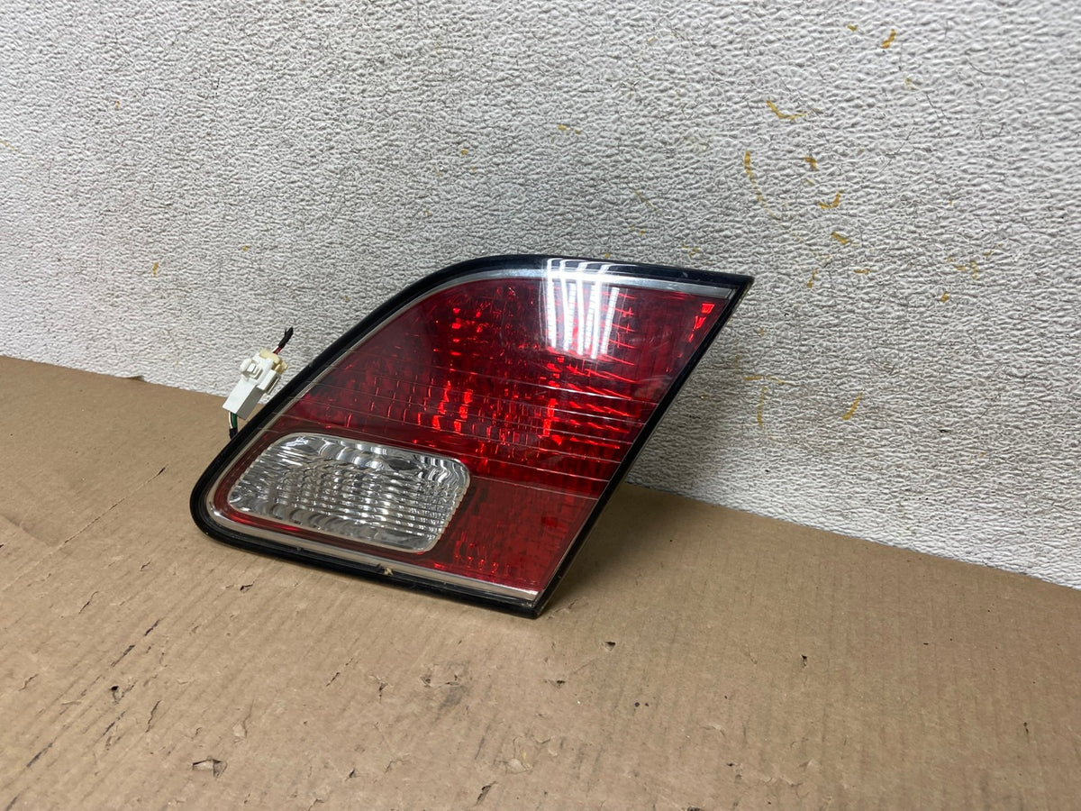 2002 2003 2004 Lexus Es300 Es330 Right Passenger Inner Tail Light AH5866 LK2