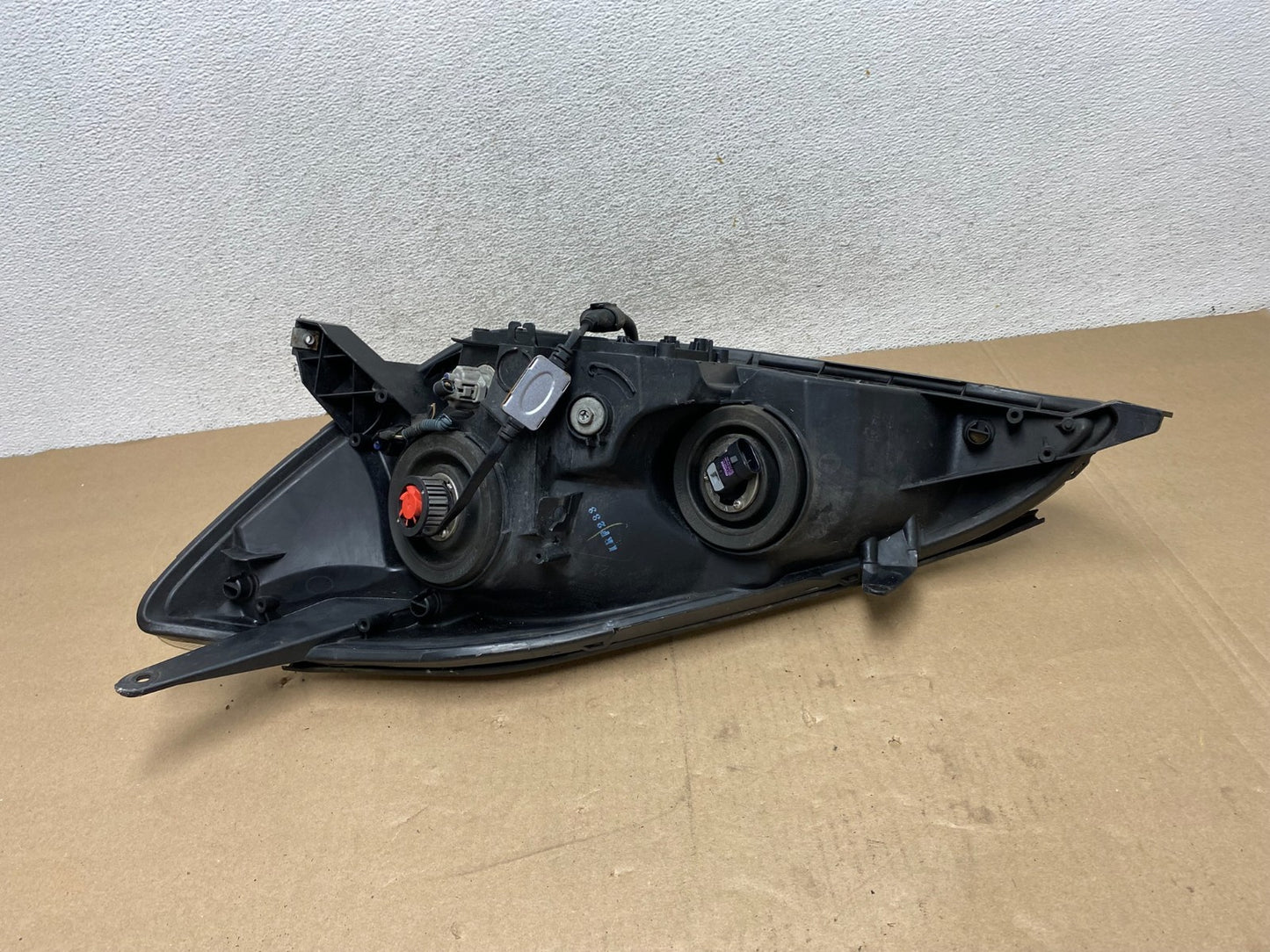 2004-2005 Toyota Sienna Right Passenger Halogen Headlight AG4560 DW6