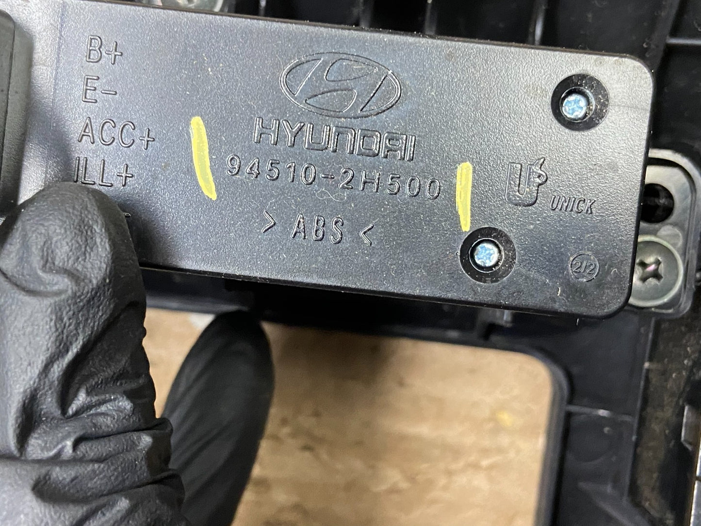 2007-2010 Hyundai Elantra Radio Heat AC Climate Control Air Vent Bezel AC9650 DG5