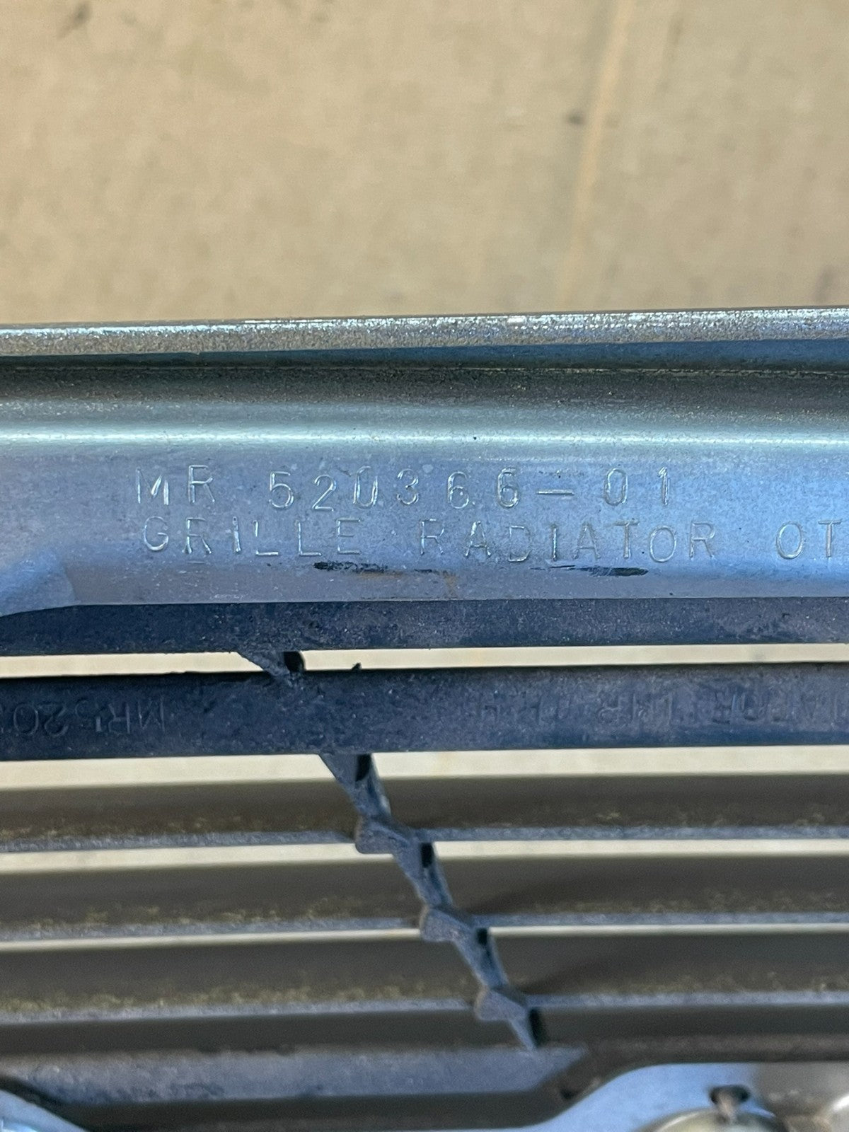 2002 2003 Mitsubishi Lancer Front Upper Radiator Grille Grill AC5093 DG4