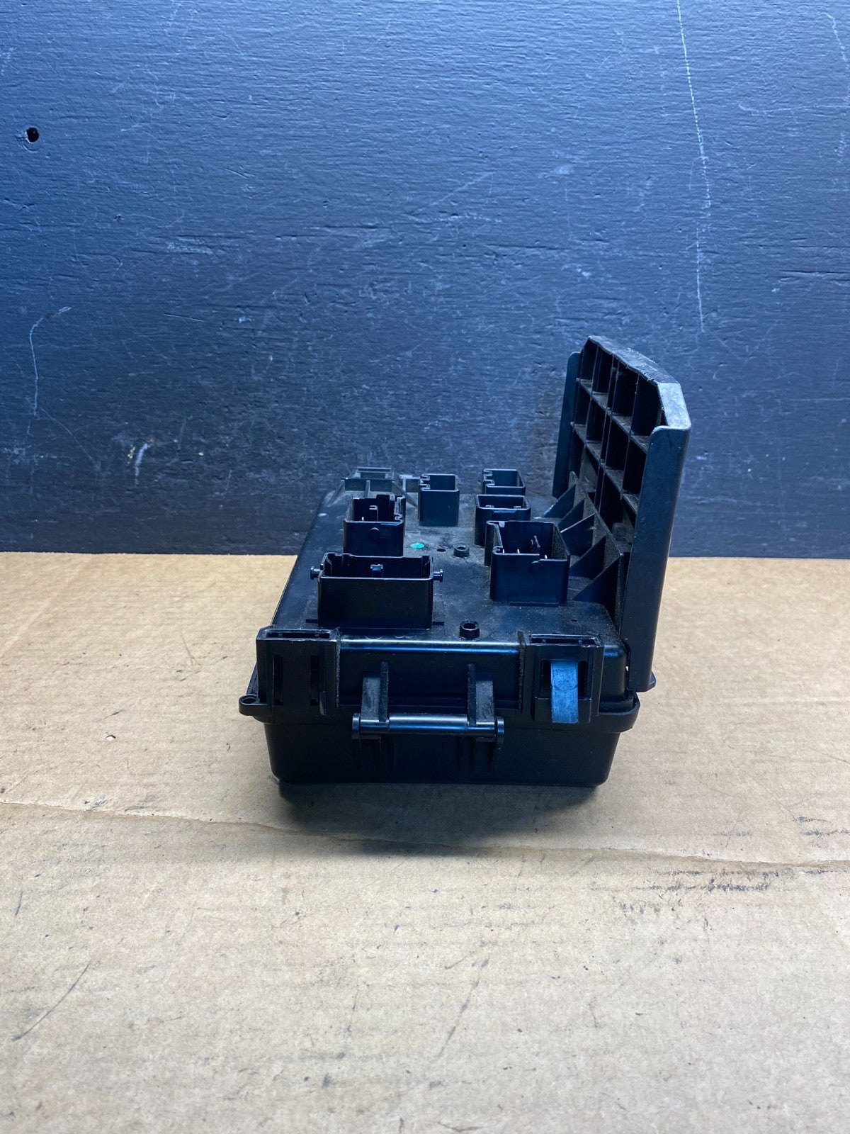 2008 2010 Chrysler 300 Charger Totally Integrated Module Fuse Box AD7308 DG3