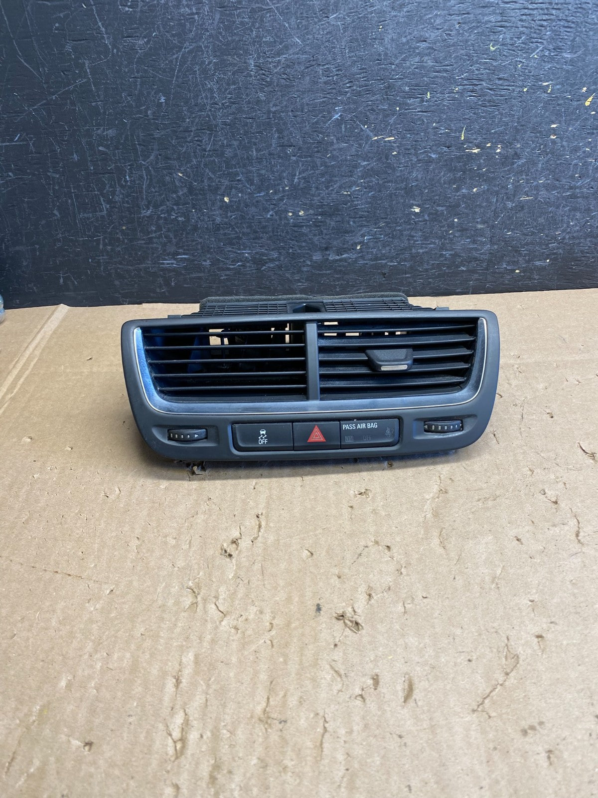 2013 to 2016 Buick Encore Dash Center Hazard Bezel Air Vent Trim AI6499 DW0