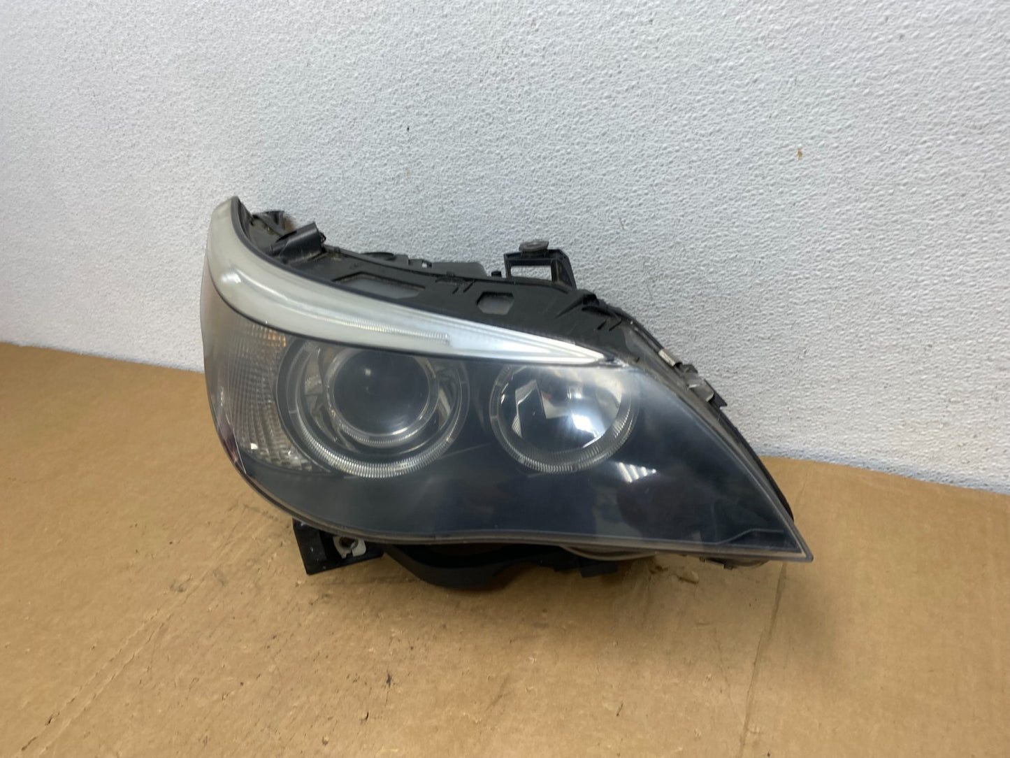 2004 to 2007 BMW 525i 5 Series Headlight Right Passenger Xenon AFS AC8564 DW1