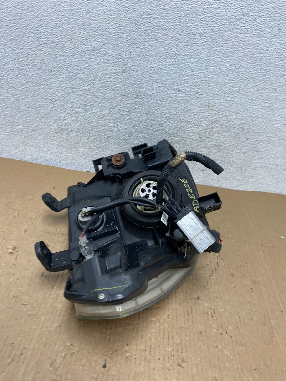 2005-2007 Nissan Pathfinder Halogen Headlight Left Driver LH AD8226 DW8