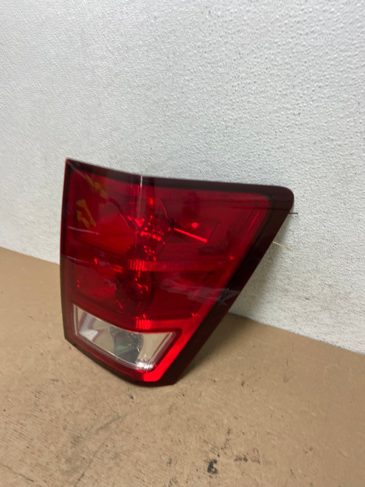 2005 - 2006 Jeep Grand Cherokee Right Passenger Rh Side Tail Light AF5725 LK1