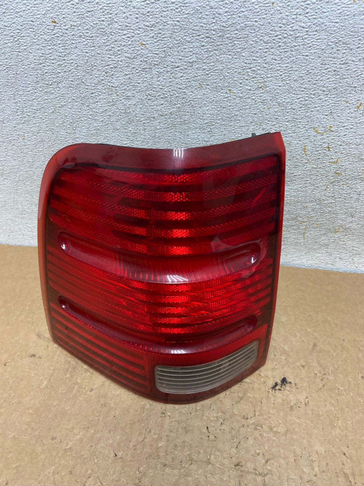 2002 to 2005 Ford Explorer Left Driver Lh Side Tail light DEPO AI3586 LK0