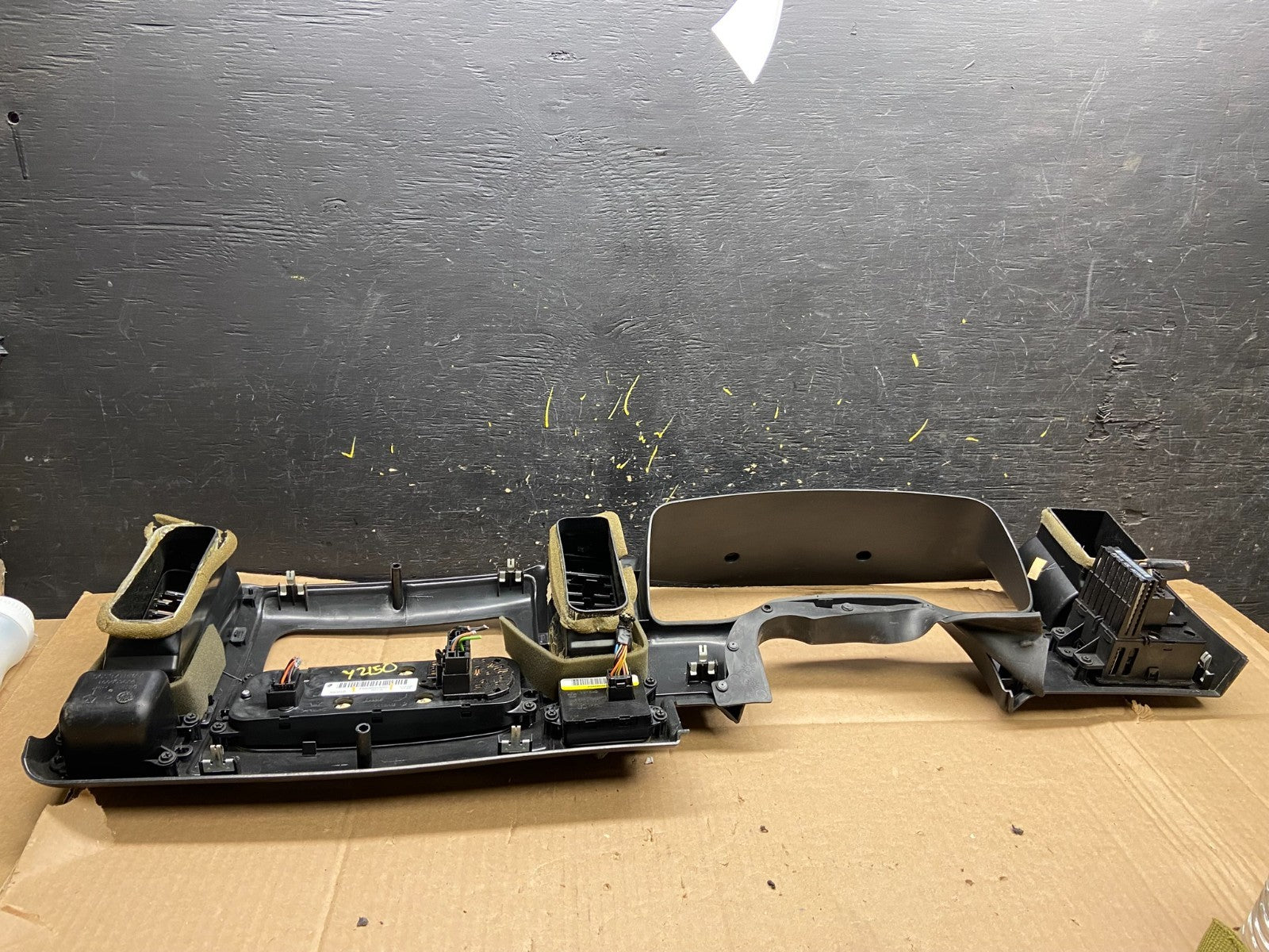 2001 2004 Dodge Dakota Speedometer Climate  Control Radio Panel Bezel Y2150 DG6