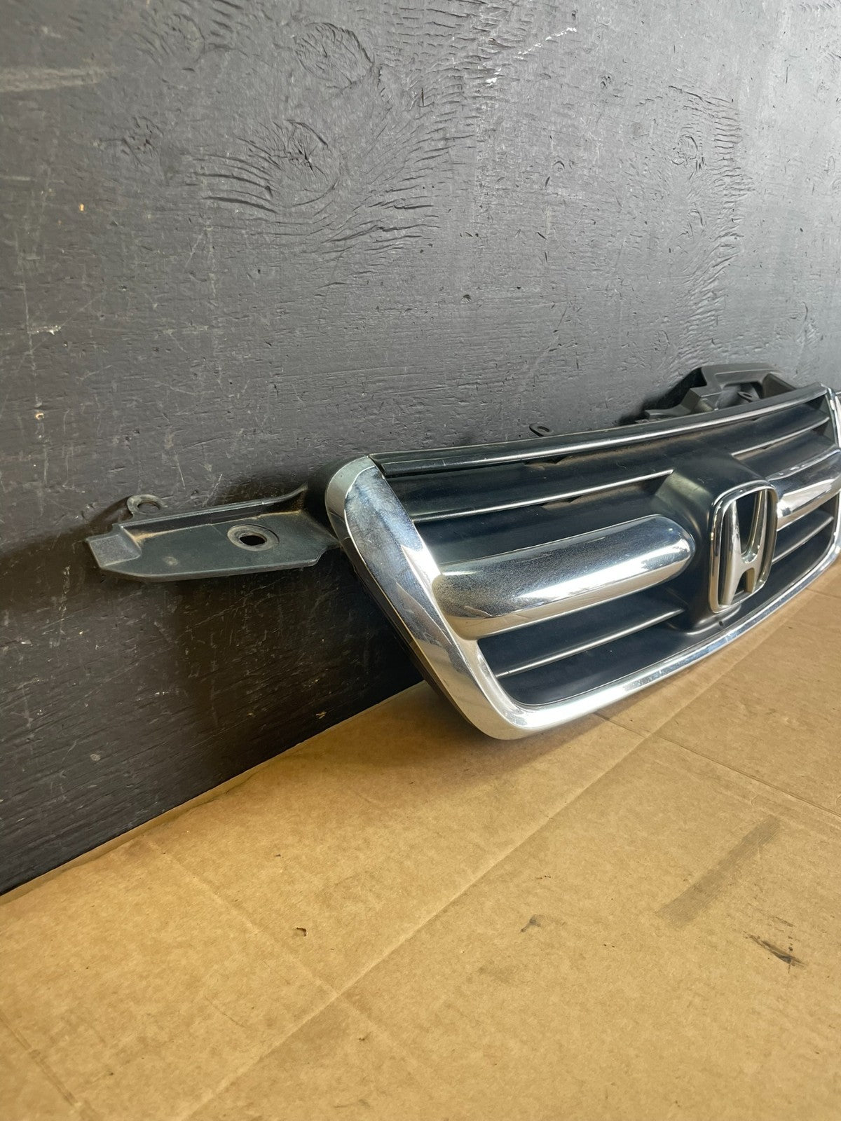 2002 to 2004 Honda CR-V CRV Front Upper Grille Grill Chrome ac5098 DG2