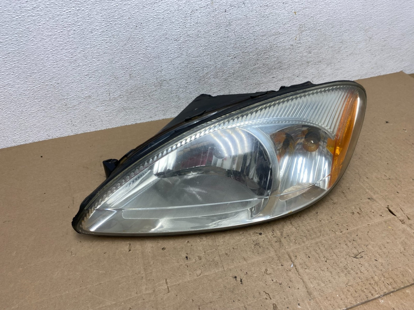 2000 to 2007 Ford Taurus Left Driver LH Side Halogen Headlight AE6513 DW2