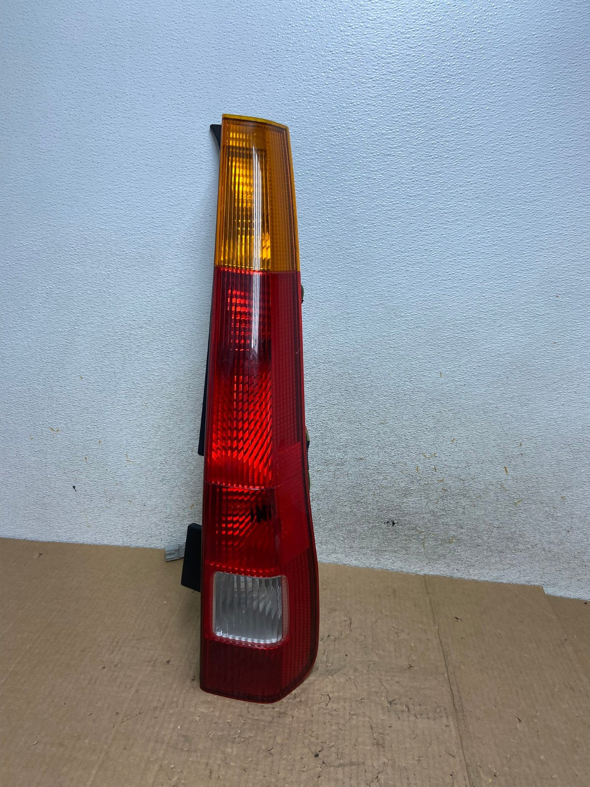 2002 - 2004 Honda Crv Cr-v Right Passenger Rh Side Tail Light AI5616 LK0