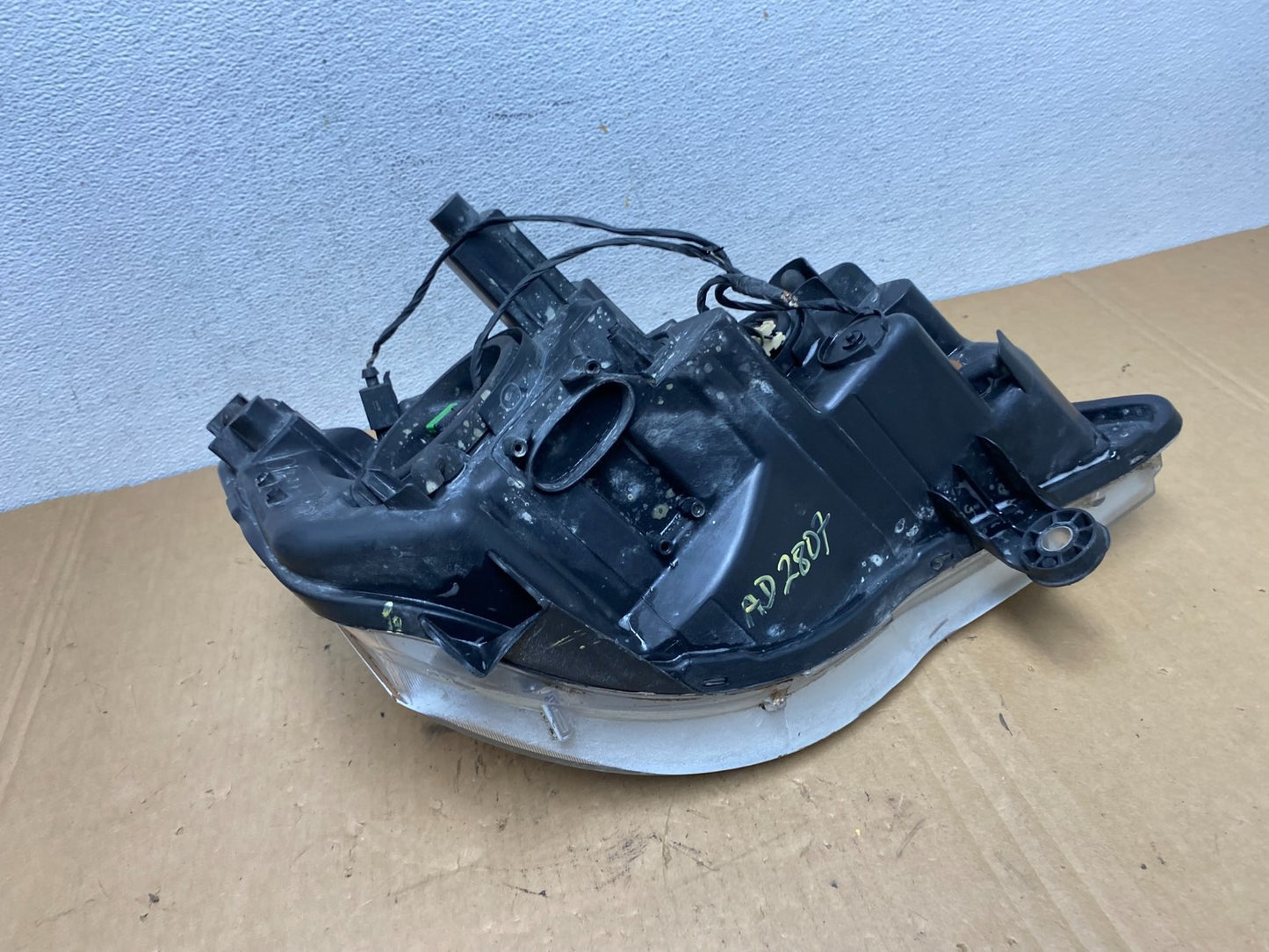 2008 to 2016 Chrysler Town and Country Left Driver Lh Side Headlight AD2807 DW7