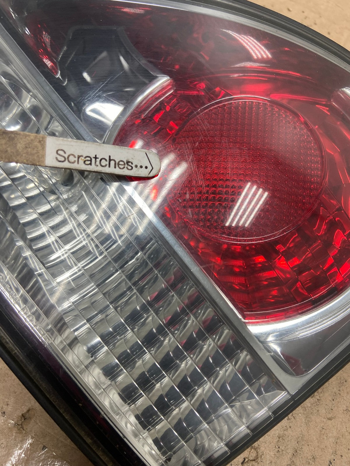 2000-2003 Lexus RX300 Right Passenger Side Rear Inner Tail Light AE6564 LK3