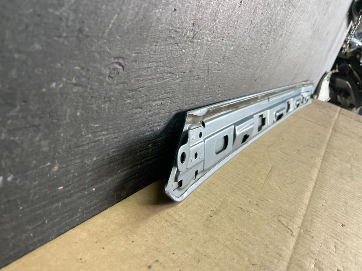 2005 to 2010 Honda Odyssey Right Side Rail Cover Quarter Trim Molding J3923 DG7