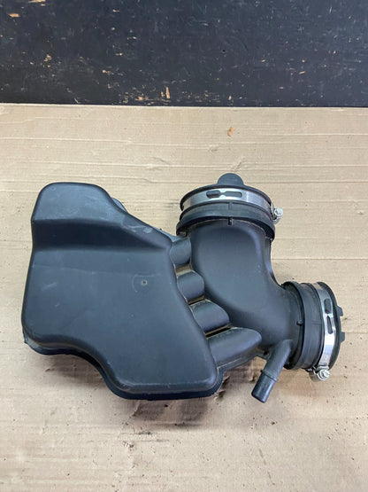 2020 to 2022 Ford Explorer OEM Air Right Intake Cleaner Inlet OEM O0586 DG3