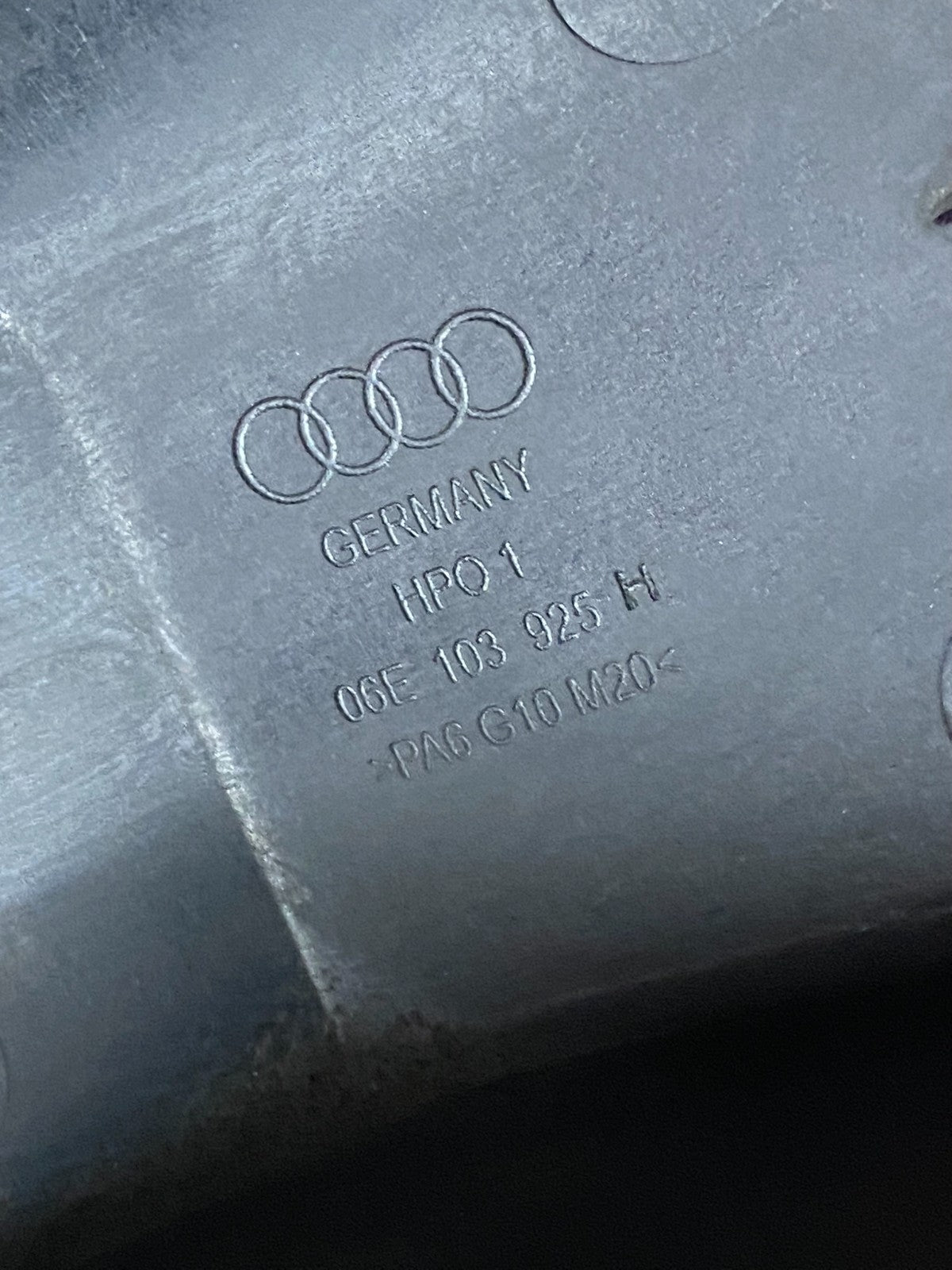 2008 to 2008 Audi  A6 3.2L Engine Motor Cover OEM Y6349 DG7