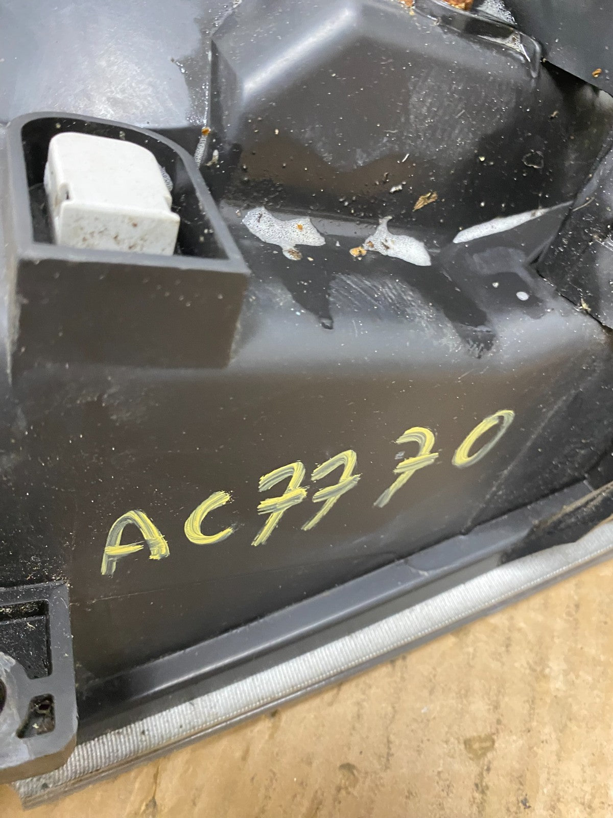 2004 2005 2006 Dodge Durango Right Passenger RH Headlight AC7770 DW9