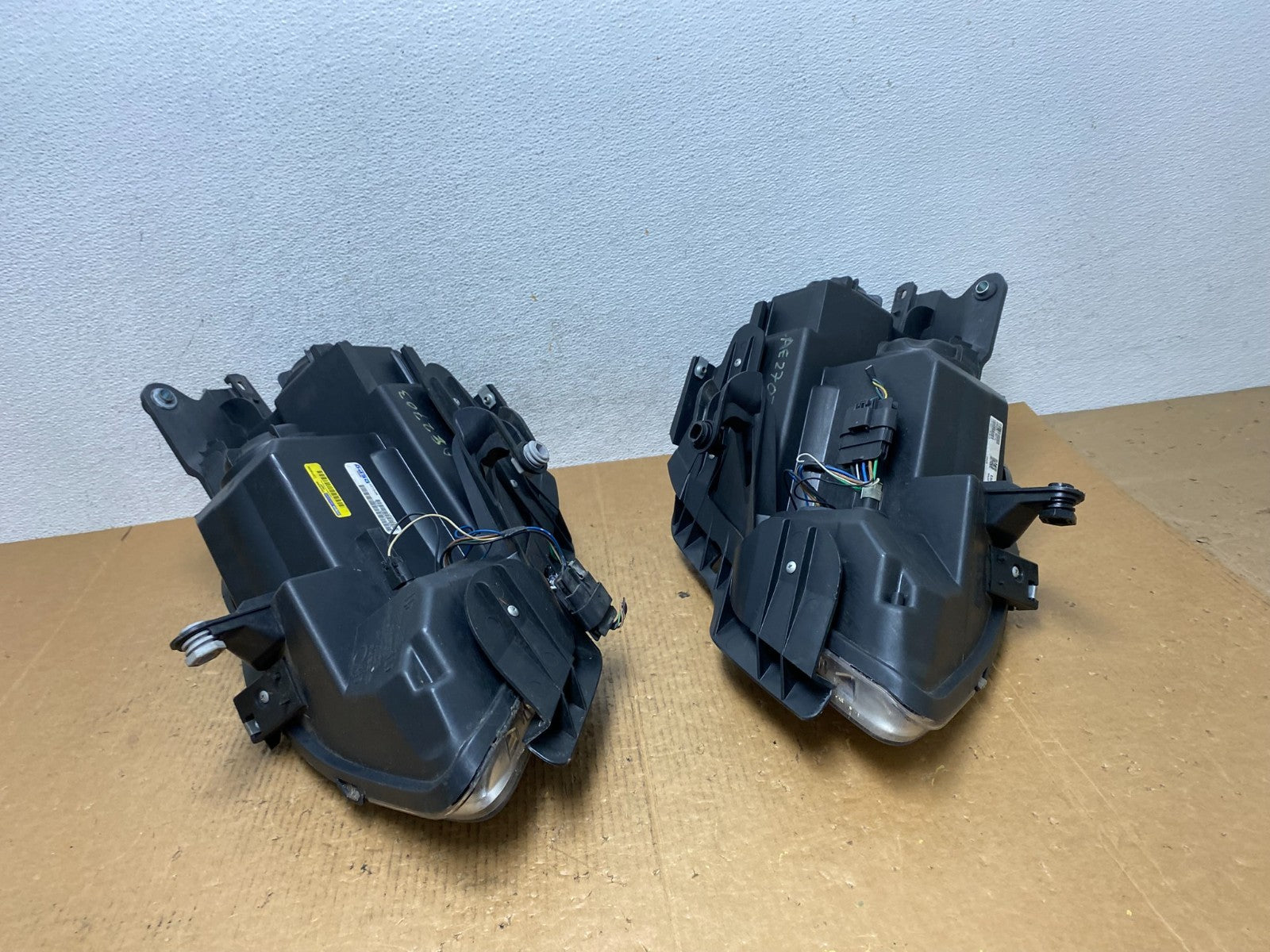 2007 to 2012 Gmc Acadia Halogen Headlights Left+Right Side AE2703 DW8