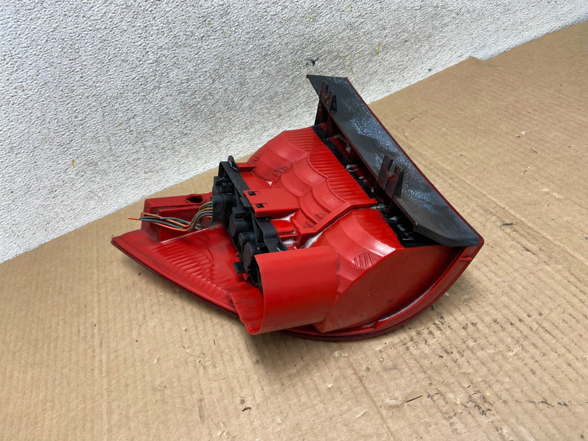 2002-2005 Mercedes ML350 ML-Class Left Driver Lh Side Tail Light AI5874 LK6