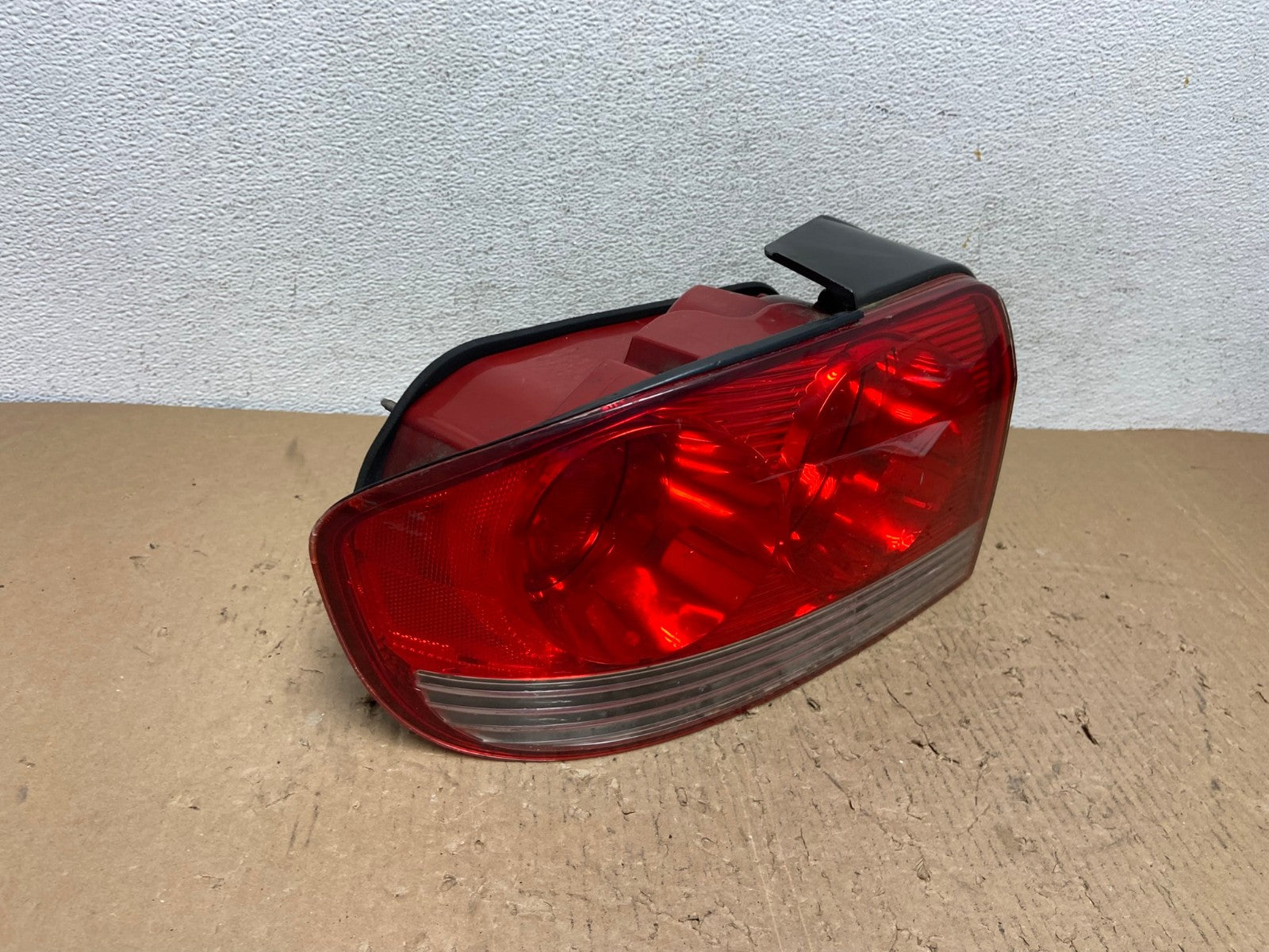 2002 to 2005 Hyundai Sonata Left Driver Lh Side Tail Light AD8851 LK2