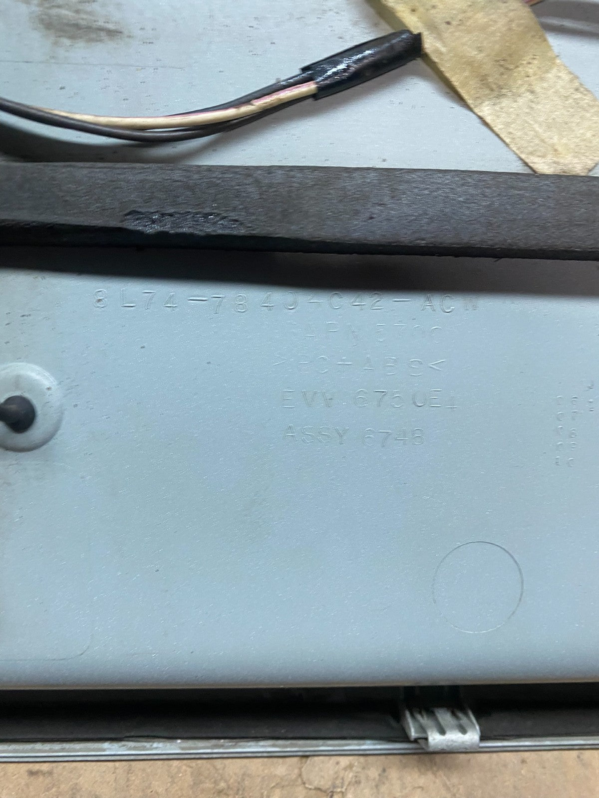 2007 to 2014 Lincoln Navigator Trunk Liftgate License Plate OEM X3437 DG14