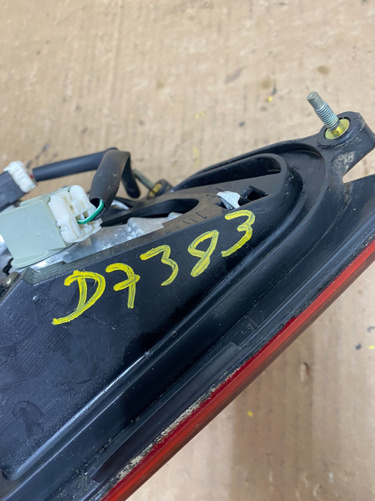 2002-2004 Infiniti i35 Inner Light Right Passenger Rh Side Tail Light OEM D73837