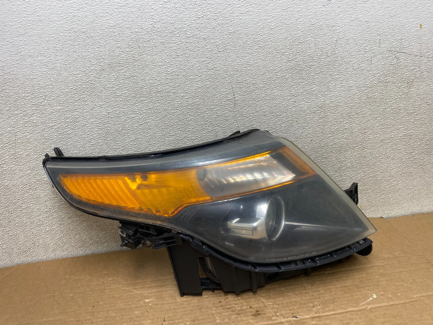 2011 to 2015 Ford Explorer Right Passenger Halogen Headlight Oem Z1508 PS0