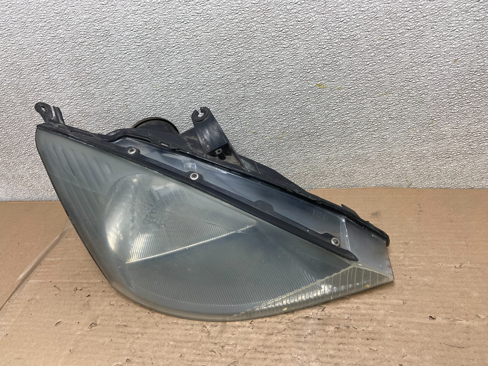 2003 to 2004 Ford Focus Right Passenger RH Black Headlights Halogen AA9493 DG1