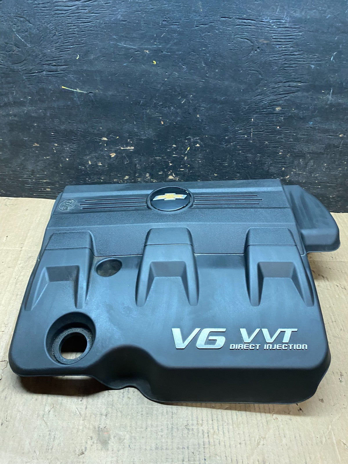 2010 to 2012 Chevrolet Equinox V6 VVT Plastic Engine Cover Shield U6330 DG0