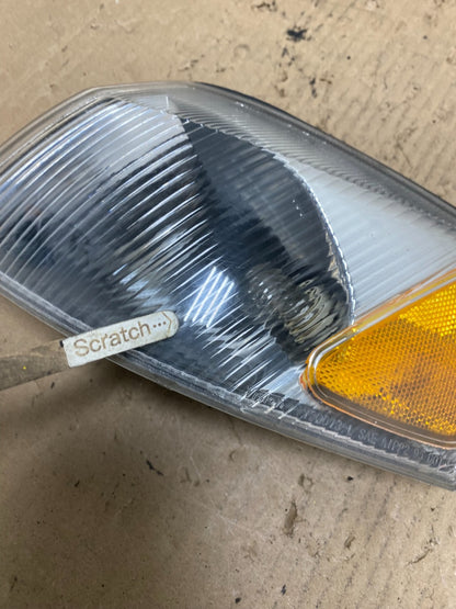 1997 1998 1999 Toyota Camry Left Driver LH Turn Signal R9576 DW3