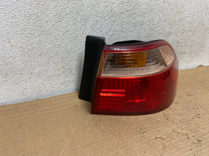 1998 to 2000 Honda Accord Sedan 4door Right RH Side Tail Light AH9026 LK1