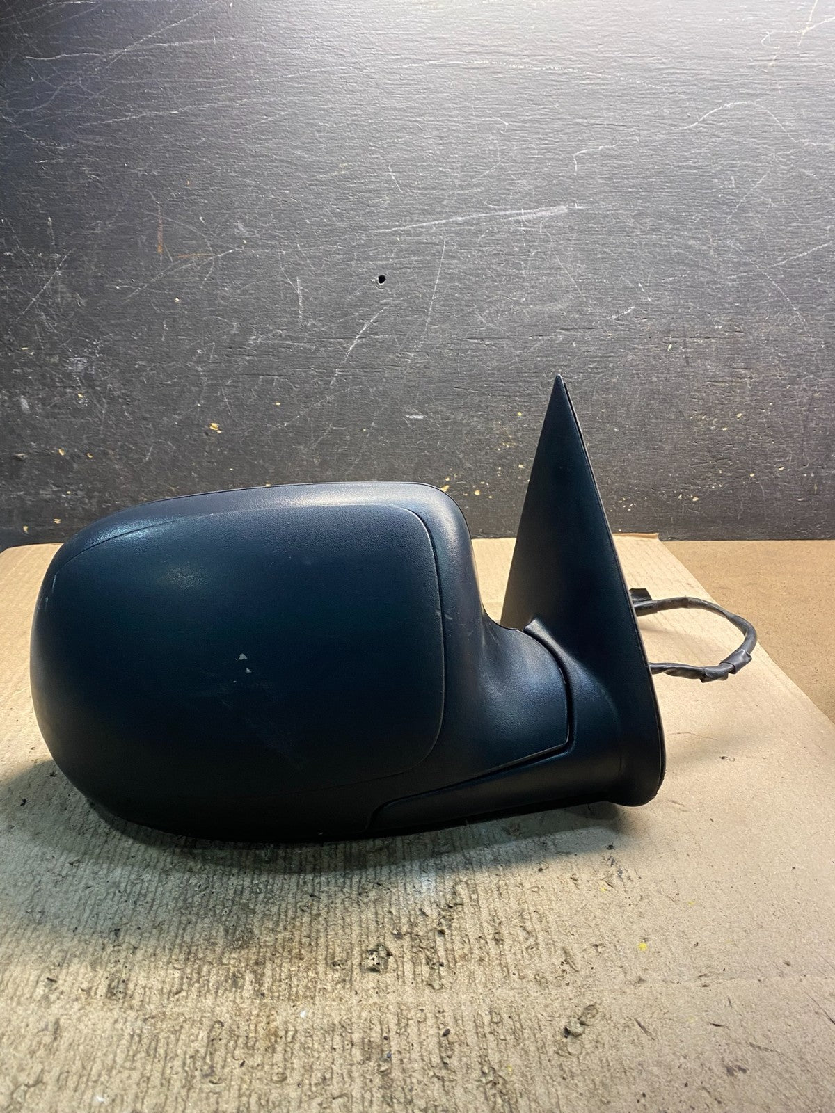 1999 to 2006 Chevrolet Tahoe Silverado Suburban Right Side Mirror OEM Z2504 MS0