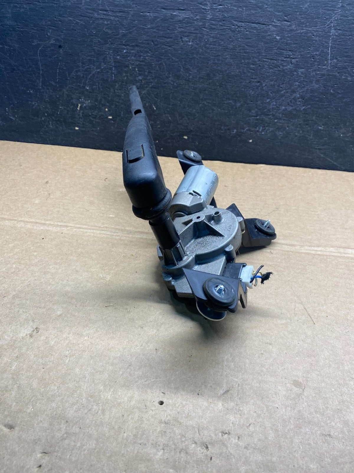 2016 - 2018 Kia Sorento Rear Glass Windshield Wiper Motor AF6884 DG4