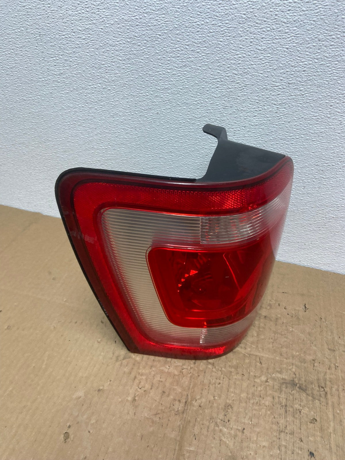 2008 to 2012 Ford Escape Left Driver LH Side Tail Light AB8330 LK2
