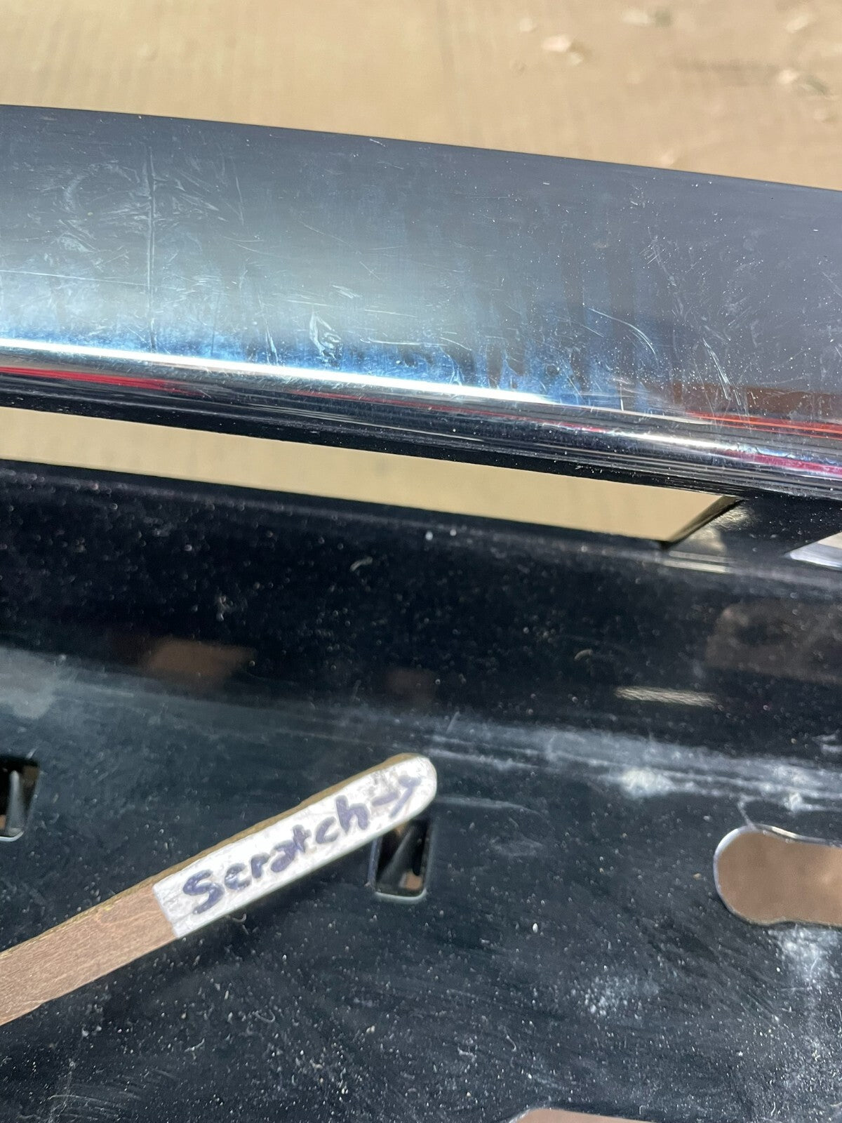 2004 to 2006 Kia Amanti Rear Panel Hatch Gate License Plate L9192 DG6