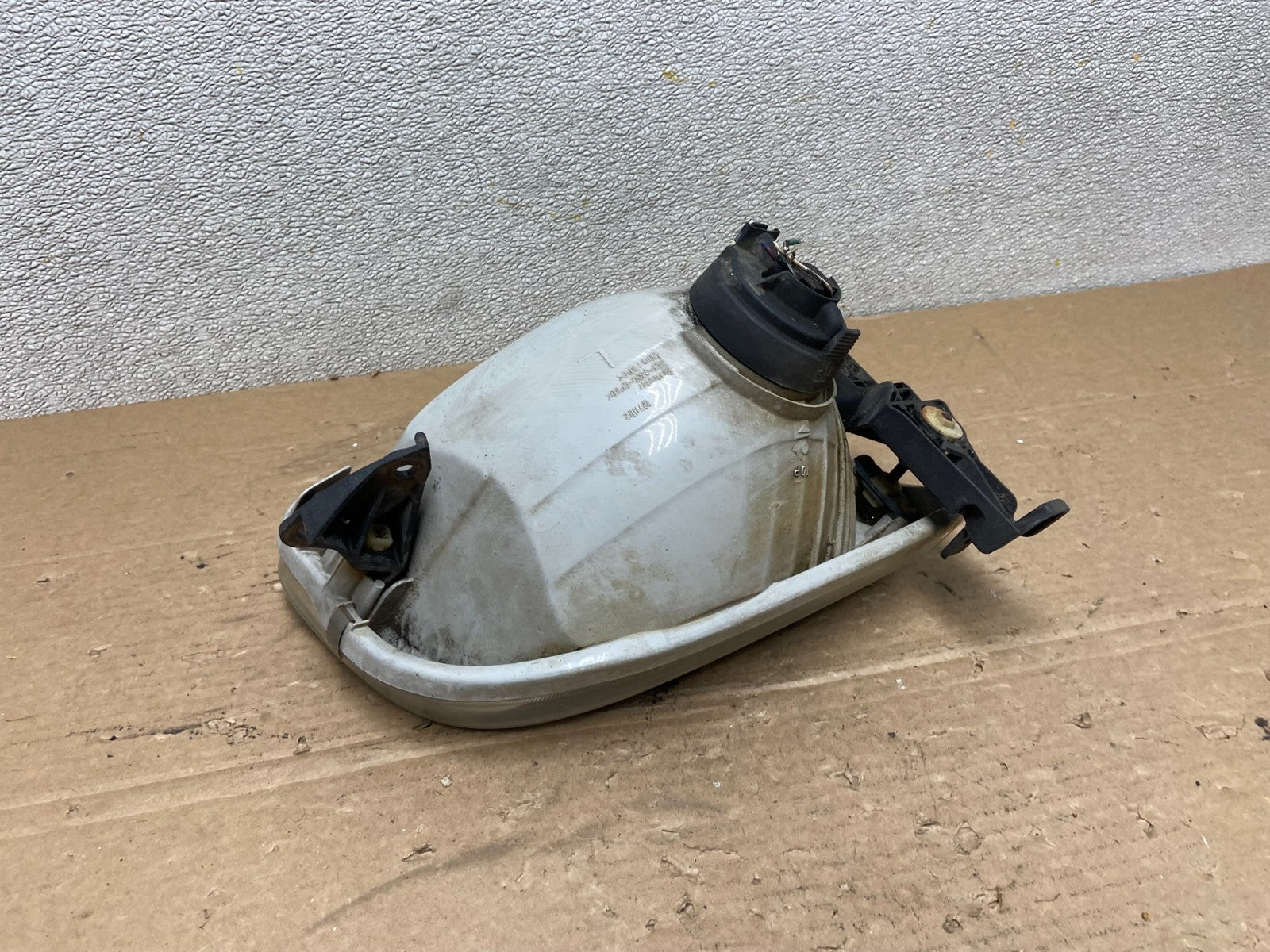 2001-2004 Toyota Sequoia Left Driver LH Side Halogen Headlight AB4889 DW4