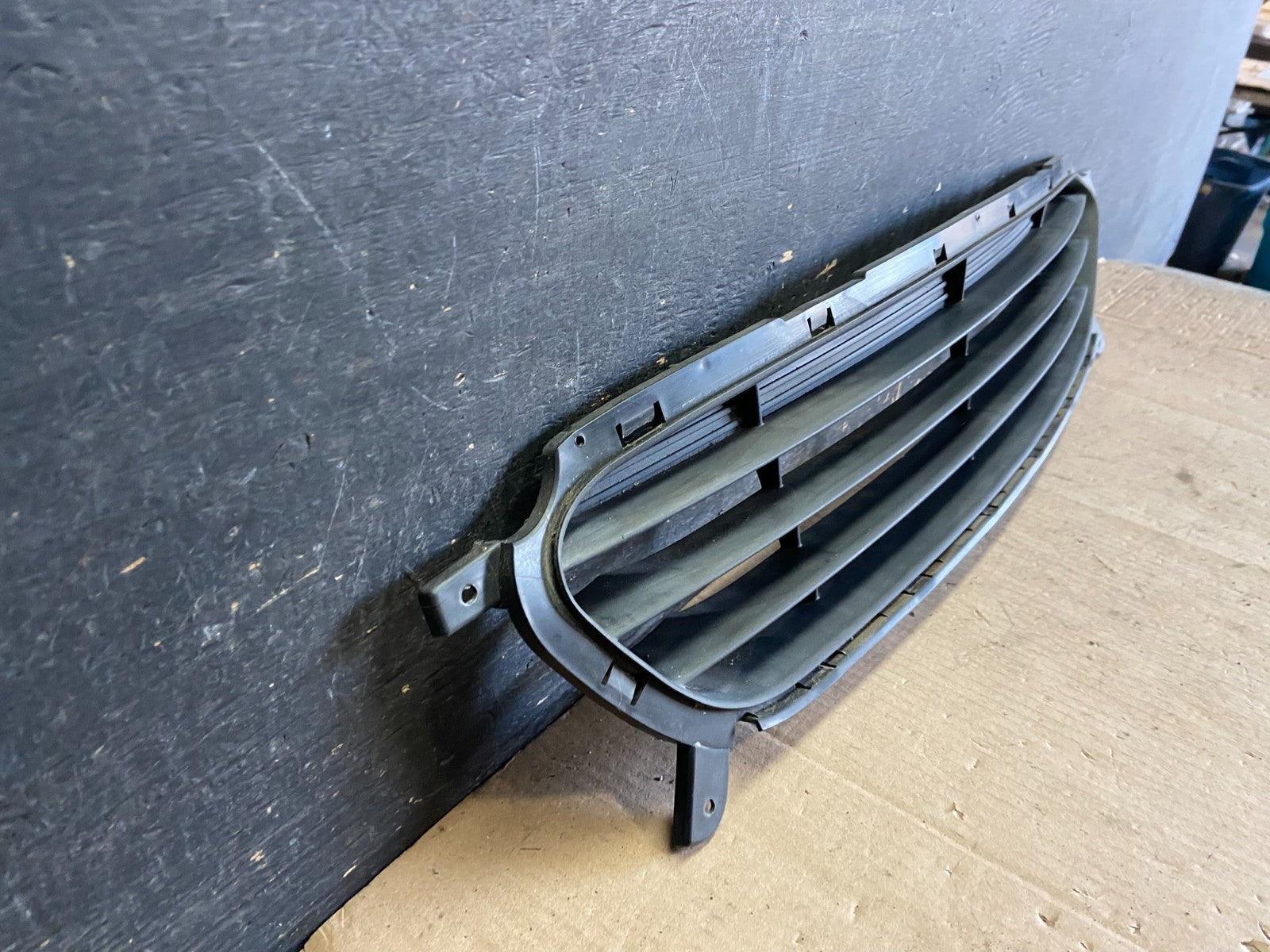 2012 to 2014 Hyundai Accent Front Bumper Lower Center Grille Q5700 DG2