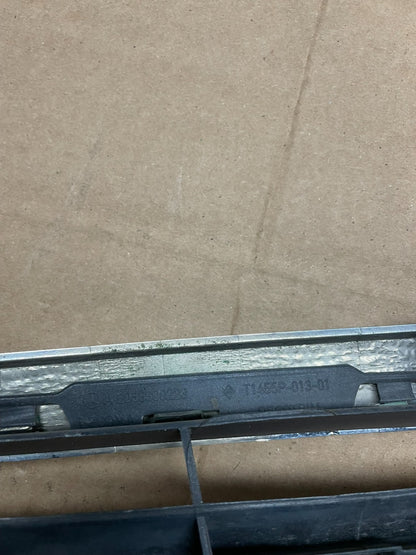 2001 to 2007 Mercedes C-Class Front Upper Grill Grille OEM Y9340 DG7