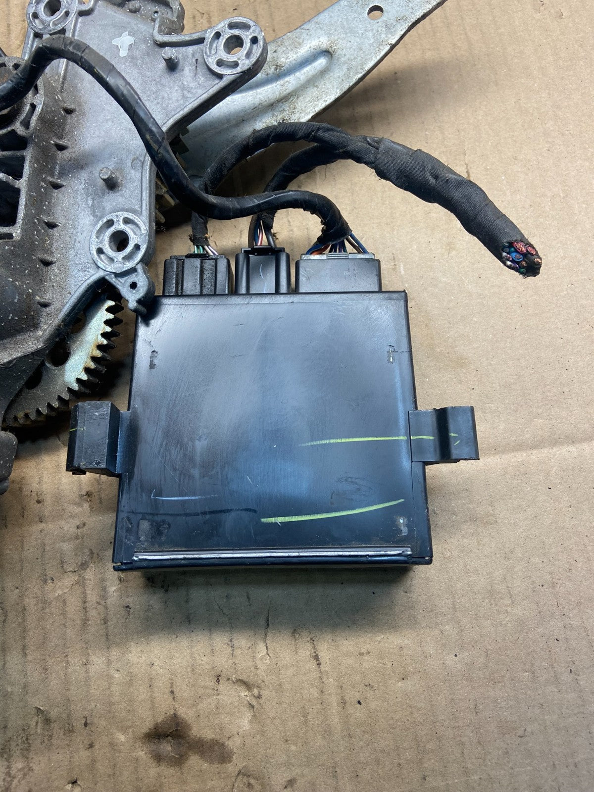 2009-2012 GMC Acadia Power Motor Liftgate Tailgate Control Module AD2982 DG3