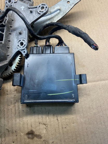 2009-2012 GMC Acadia Power Motor Liftgate Tailgate Control Module AD2982 DG3