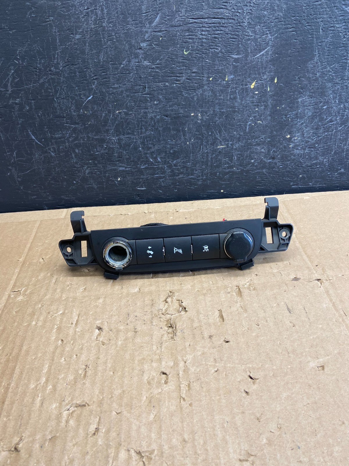 2007 - 2014 Chevrolet Tahoe Yukon Pedal Traction Control Switch AD2291 DG0